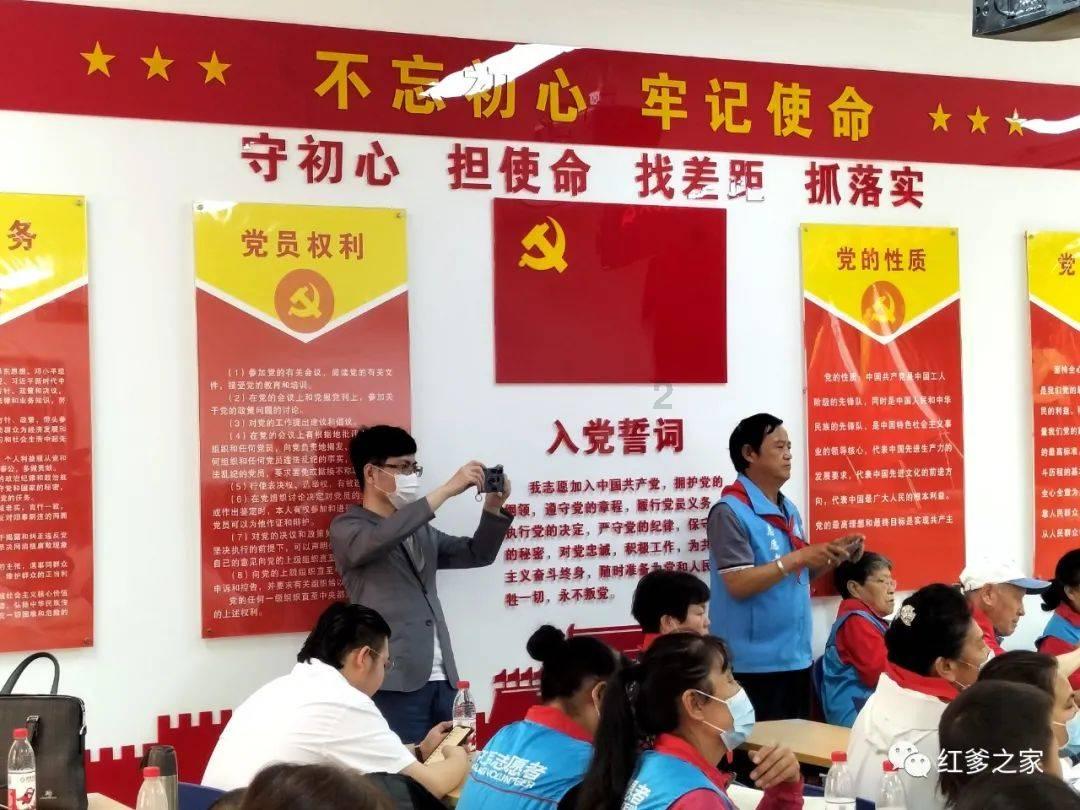 逃离阴暗的房屋